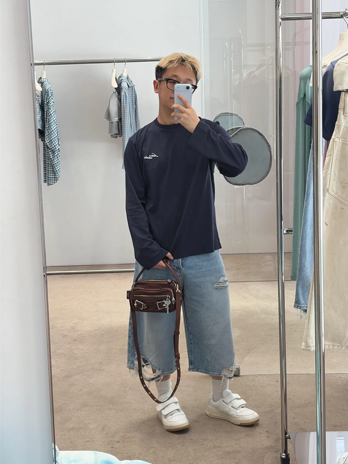 [Upper body picture] Acne Studios logo embroidered long sleeves (Blue)
